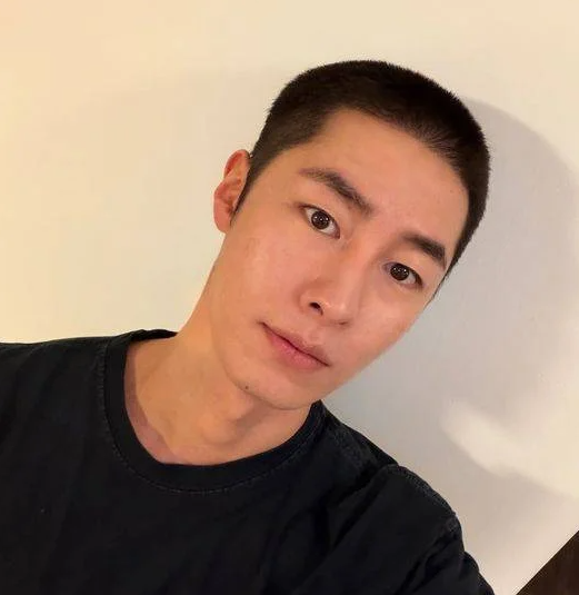 188cm 이재욱, 군 수료식서 훈훈한 가족 근황 공개